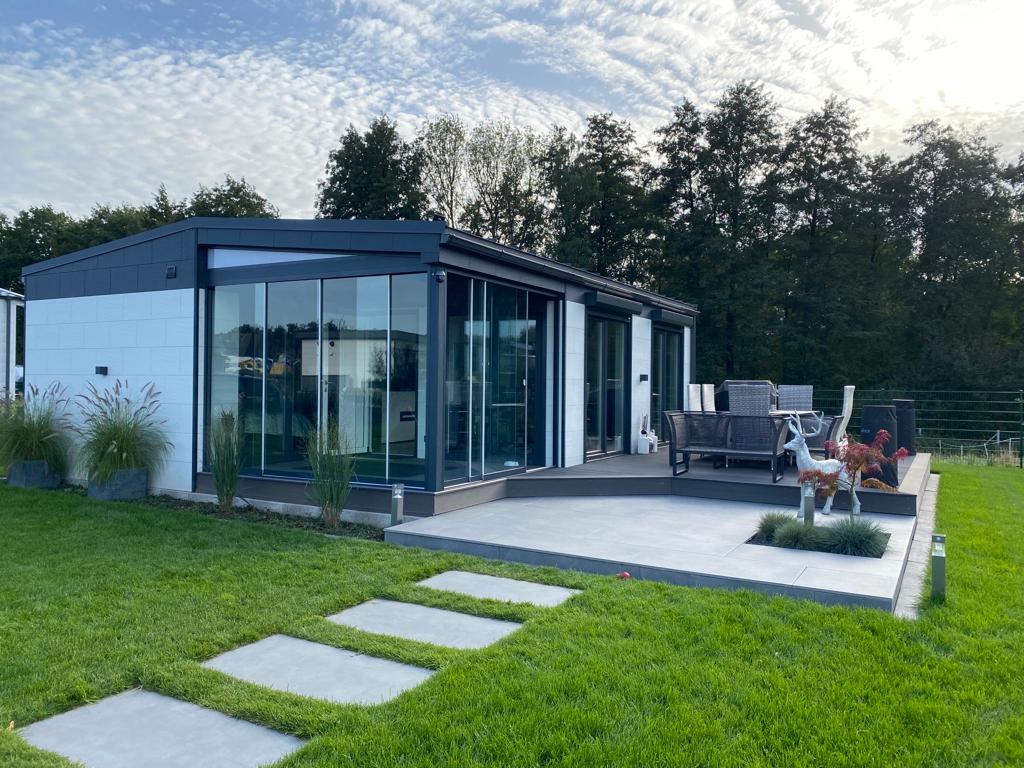 Bungalow mit eingebauter Terrasse